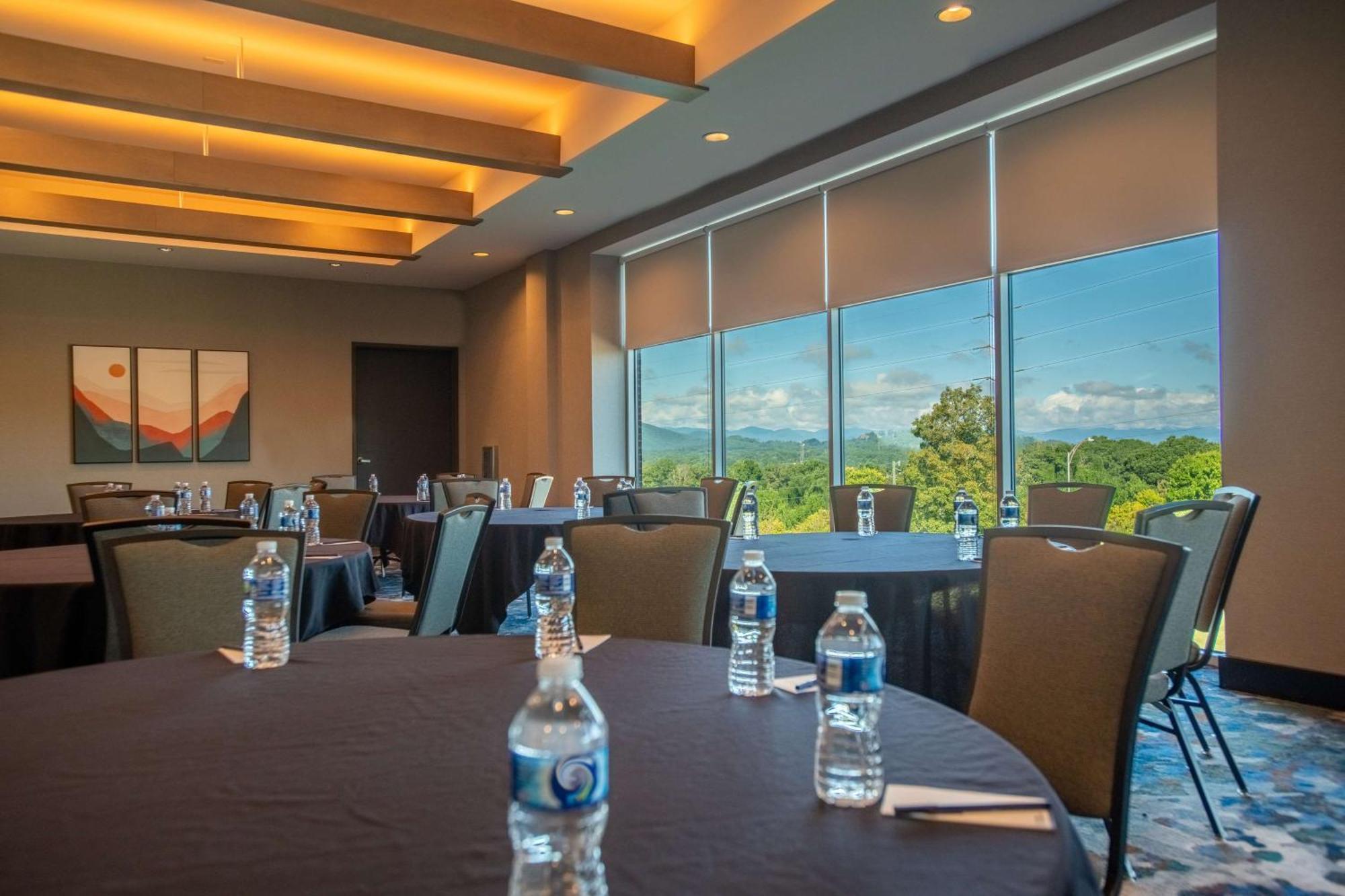 Doubletree By Hilton Asheville Downtown Екстериор снимка