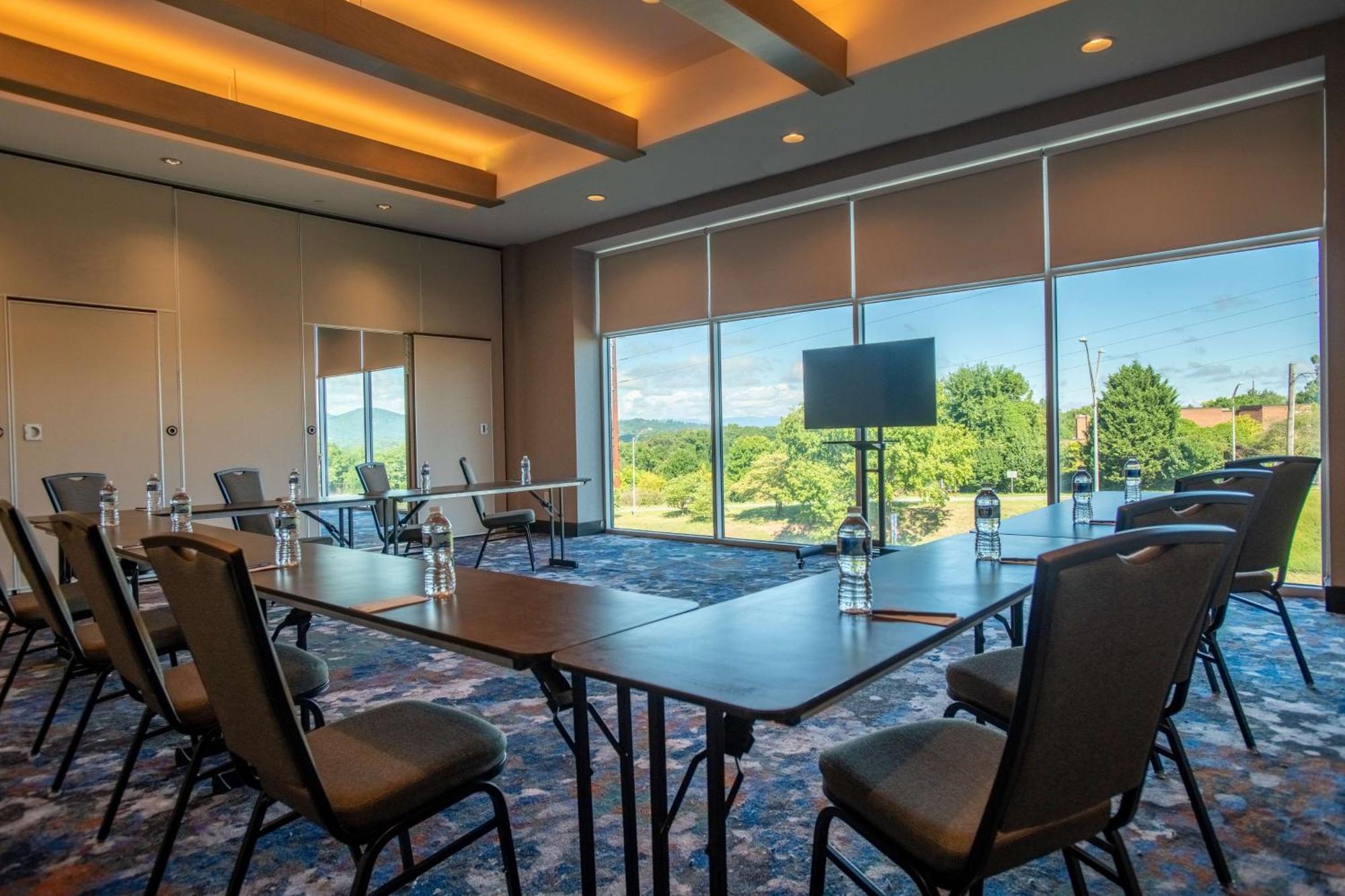 Doubletree By Hilton Asheville Downtown Екстериор снимка
